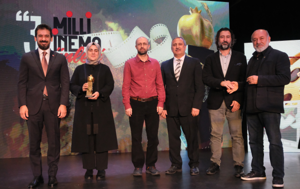 Hep Otuz Üç Yaşında Filmine Yılın Sinema Ödülü Verildi